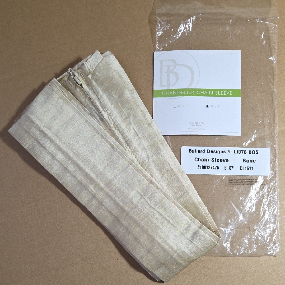 NWT Chain Sleeve 6"x7' Zippered  100% Silk - Bone